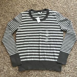 GAP sweater Size Medium